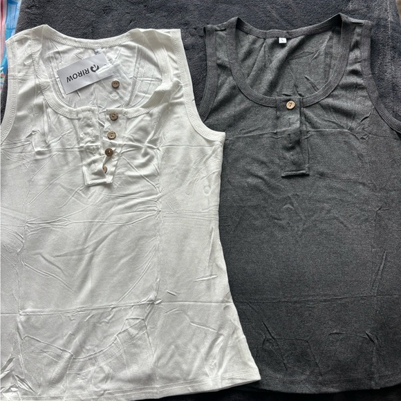 2 tank tops - Picture 1 of 4
